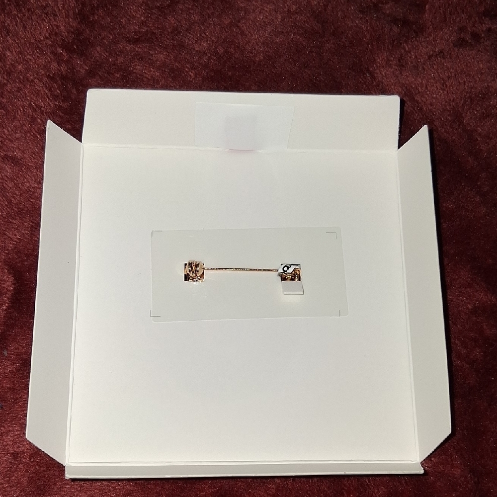 Betsey Johnson Festive Reindeer Brooch NWT - Picture 3 of 5